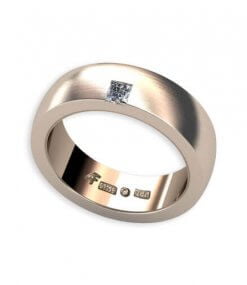 mattborstat rött guld med prinsess slipad diamant