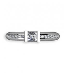 prinsess slipad diamant och briljanter i vitguld