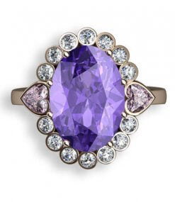 oval stor ametist och hjärtslipade turmaliner och diamanter i rött guld