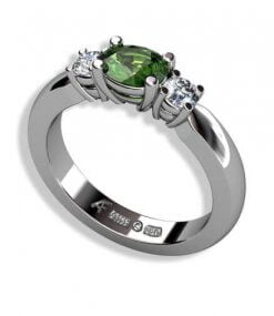 oval grön turmalin samt diamanter i vitguld