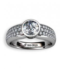 enstensring med paveinfattade diamanter