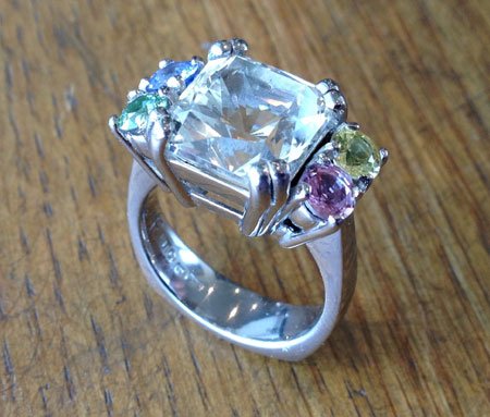 unik design av ring i platina