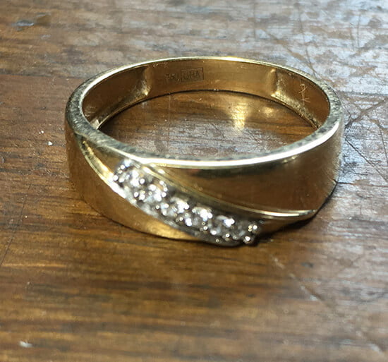 ihålig guldring fylla i guld