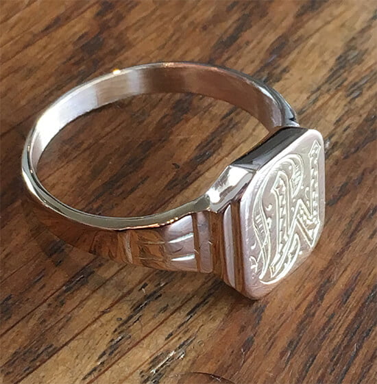 renoverad klackring med gravyr