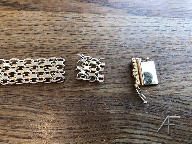 borttagning bit av guldarmband