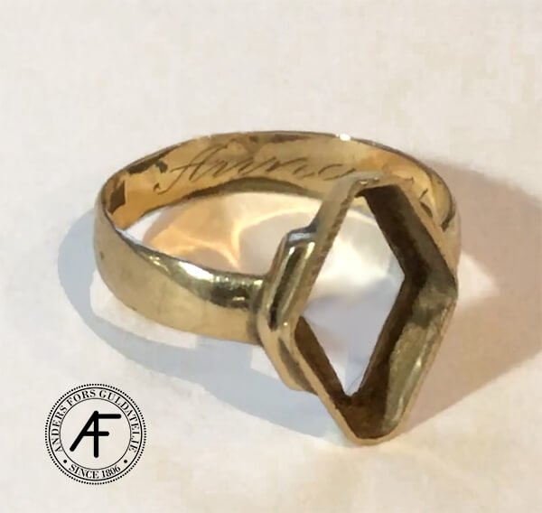 tappat sten i guldring