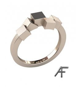 frostad guldring med kubistisk form