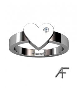 ring med hjärta och diamant