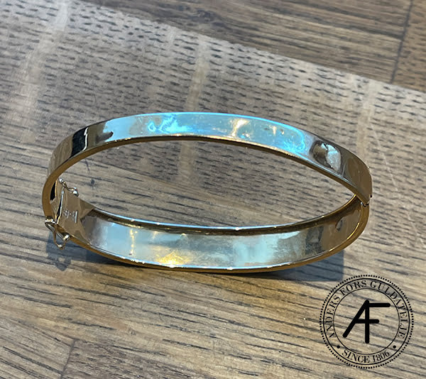 guldarmring med bucklor