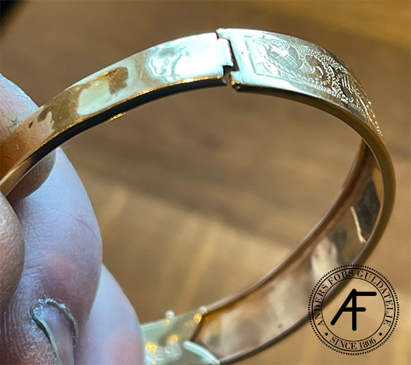 trasigt gångjärn armring