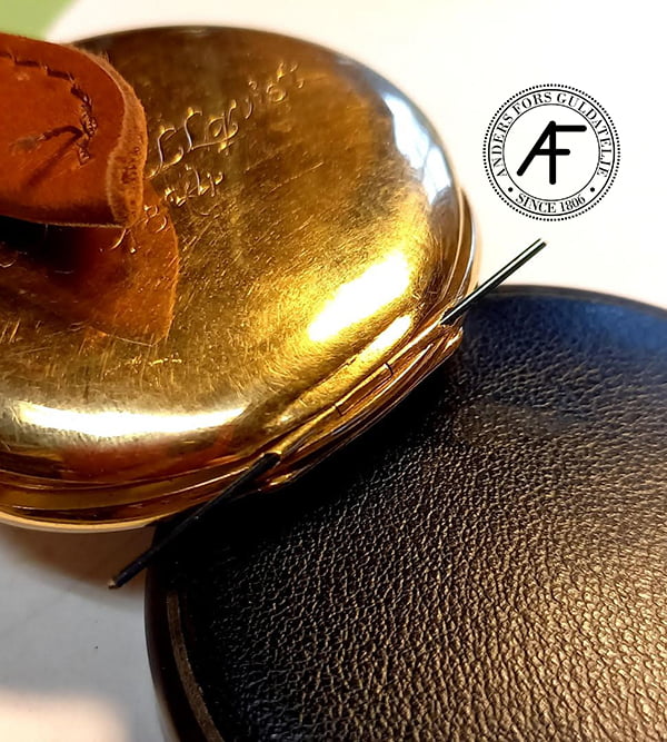 skada på boett vid charnier